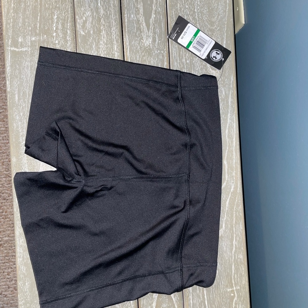 Women’s Under Armour athletic shorts. Size LG